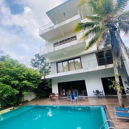 Thalangama Lakeview Lodge Баттарамулла Экстерьер фото