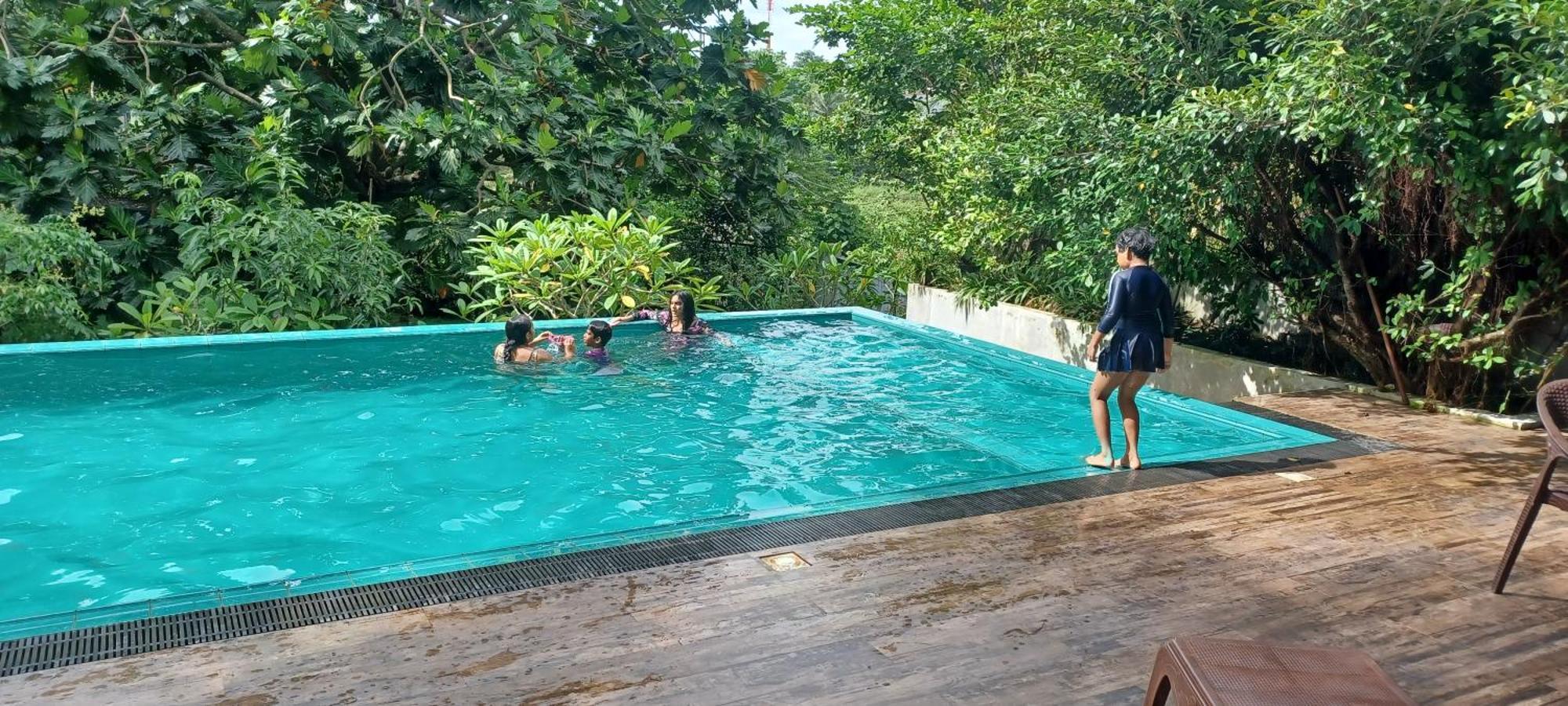 Thalangama Lakeview Lodge Баттарамулла Экстерьер фото